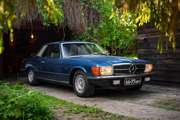 В Россию продают Mercedes-Benz 450 SLC, который принадлежал Леониду Брежневу. Машина до сих пор на советских номерах